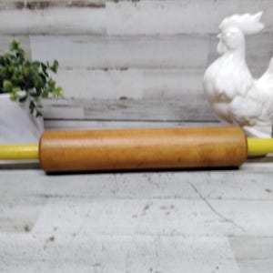 Vintage Wooden Rolling Pin with Yellow Wooden Handles / Vintage Rolling Pins  / Farmhouse Kitchen  / Farmhouse Decor
