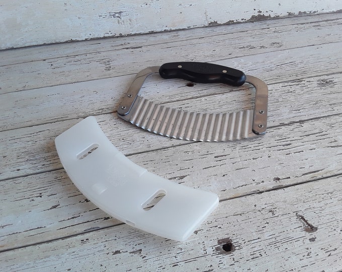 Vintage Pampered Chef Rounded Edge Crinkle Cutter Garnisher With