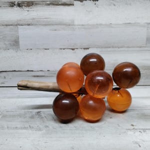 Vintage Groß Lucite Trauben Cluster Orange auf Treibholz / MCM Lucite Cluster