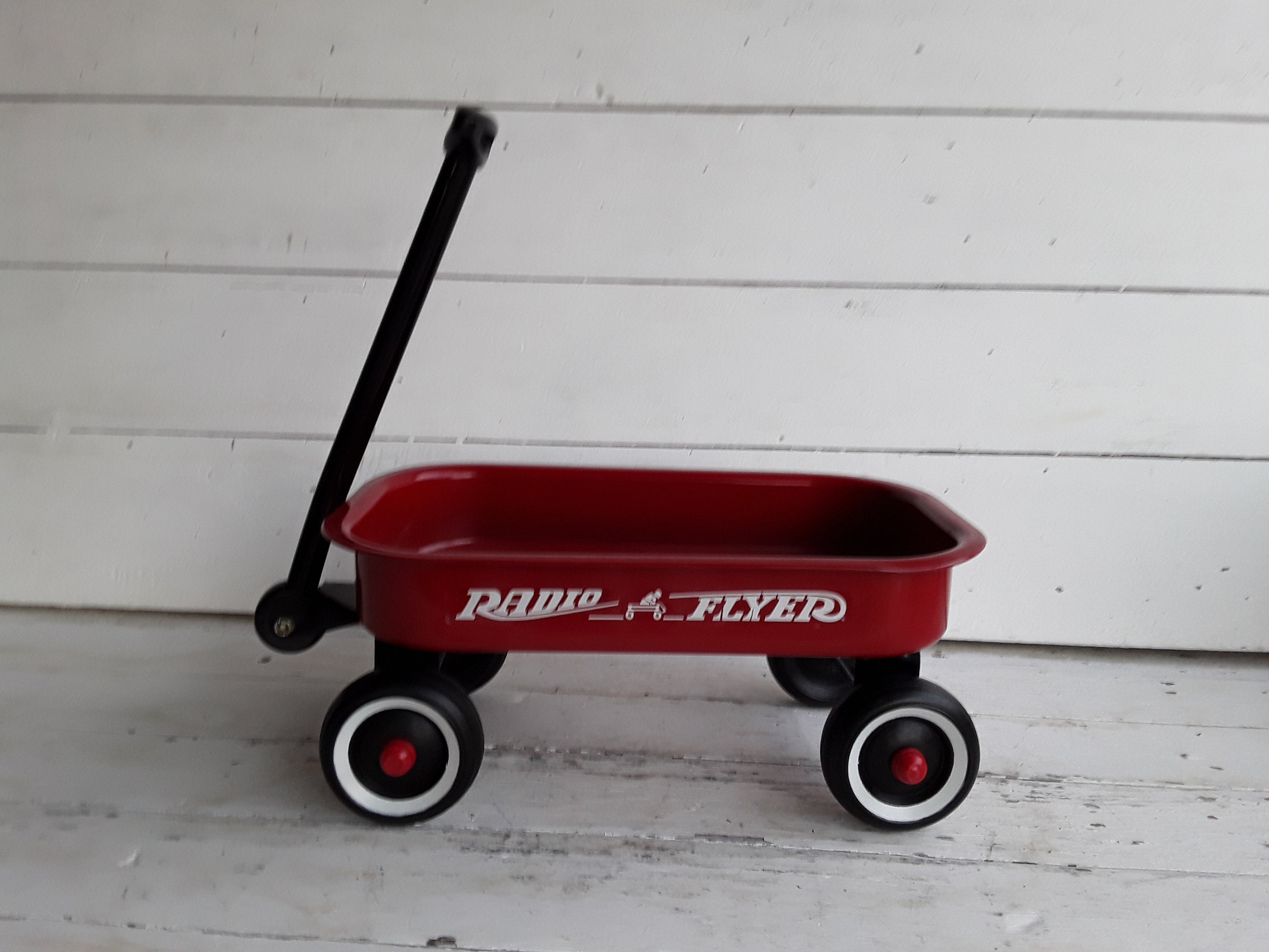 Small radio sales flyer wagon