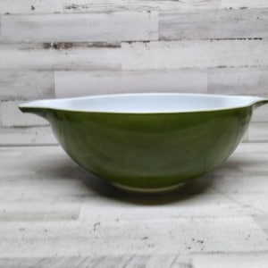 Vintage Green Pyrex Mixing Bowl / Vintage Pyrex / Green  Cinderella Mixing Bowls
