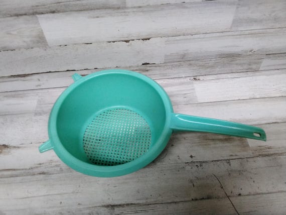 Vintage Merrymaid #159 Green Plastic Strainer Colander With Handle & Pot Rests Sides