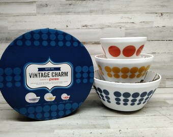 Vintage Charm Spot On/inspired by Pyrex/opal Glass Mixing Bowls