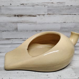 Vintage Biege/Yellow Ceramic Urinals/Bed Pan - Bed Pan - Bed Pan Planter - Bed Pan Garden Decor - Yellow Urinals - Bed Pan - Pottery Bed Pan