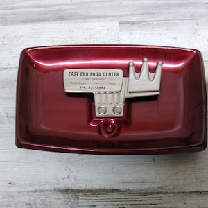 Nos Wine Metal Ashtray met Stand East End Food Center Watertown, Tennessee, jaren 1940 Art Deco Style Promotional Boat MCM Barware