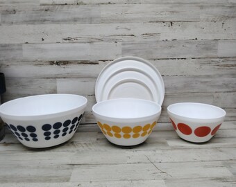 Vintage Charm Spot On/inspired by Pyrex/opal Glass Mixing Bowls