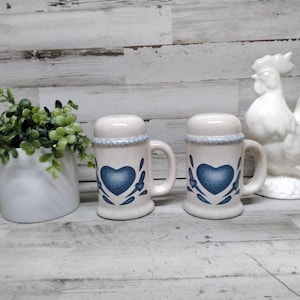 Vintage Corelle Corning Ware Blue Heart Salt & Pepper Shakers. / Corelle Shakers. / Vintage Blue Heart Shakers