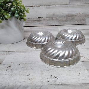 Individual Aluminum Bundt Cake/Jello Molds, Swirled Fluted Design, Retro 50&#39;s  Set of 3