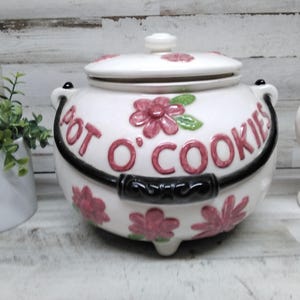 Vintage  Pot O&#39; Cookies / Vintage Ceramic Cookie Jars. / Vintage Pot of Cookies. / Vintage Farmhouse Kitchen