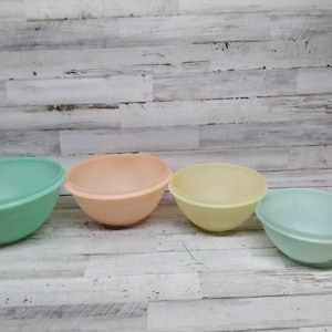 Tupperware Wonderlier Bowls  – Set of 4- Vintage Tupperware Pastel Bowls