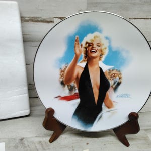 Vintage 1993 Marilyn Monroe Collectible Plate / Limited Edition / &quot; Stopping Traffic  &quot; #682B