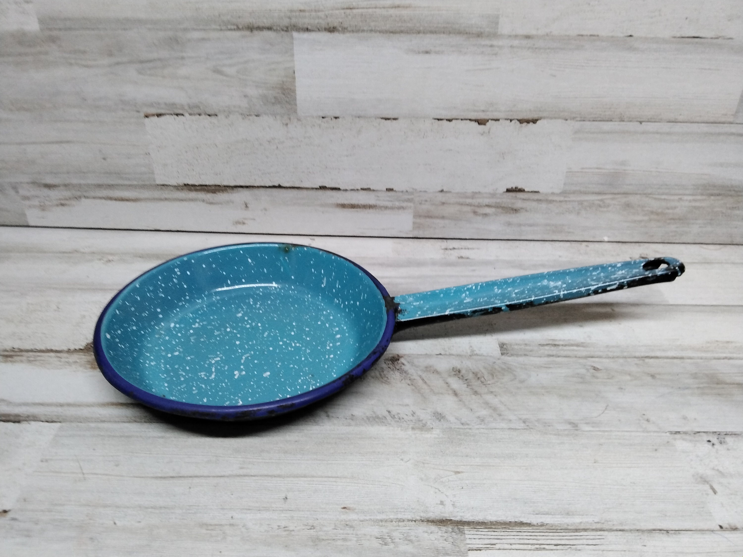 Enamel Cowboy Skillet / Enamel Camping Skillets / Enamel Ware