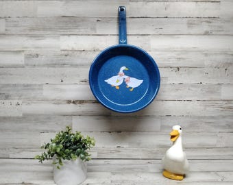 Sartén de esmalte vintage con gansos en esmalte azul y blanco moteado / Decoración de gansos / Cocina rústica