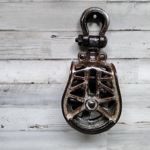 Antike Gusseisen Umlenkrolle / Scheunenscheibe / Seilscheibe / Antique Barn Pully