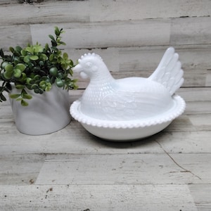Vintage Indiana Glass Hen On Nest / White  Hen on Nest Dish  / Glass Hen on Nest Dish. /  Collectable White Milk Glass Hen on Nest