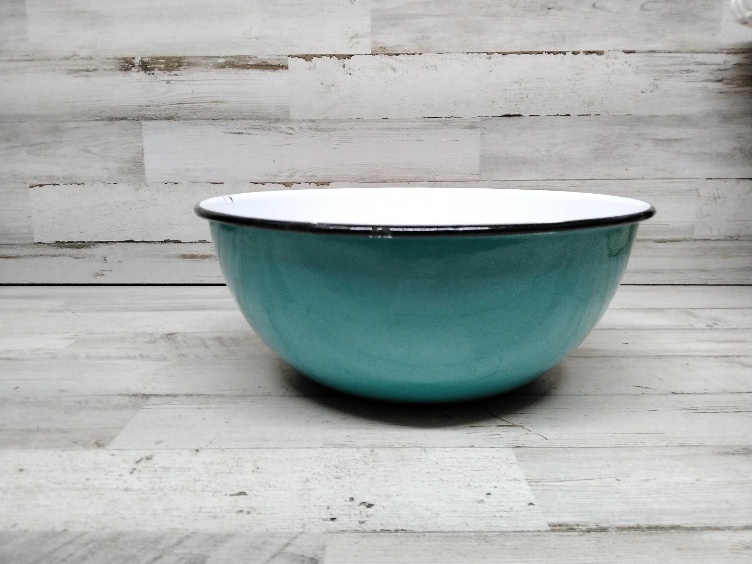 Vintage Turquoise Enamel Mixing Bowl / Serving Bowl / Farmhouse Kitchen / Farmhouse Decor