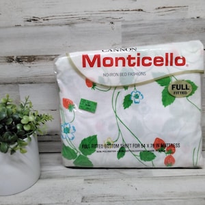 Vintage NOS Cannon Monticello  Full Fitted Strawberry Sheets / Vintage Strawberry Bedding  / 1970s NOS Full Fitted Sheet