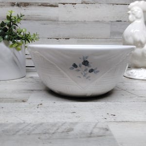 Vintage Pfaltzgraff USA Blue Roses and Vine Serving Bowl. / 1980s Pfaltzgraff Poetry Glossy Serving Bowls / 1980&#39;s Pfaltzgraff
