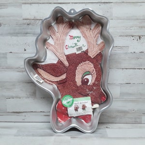 Vintage Santa's Treasures 1998 Wilton Cake Pan Rudy Reindeer Aluminum Mold 2105-1225 Baking Bake Decorate December