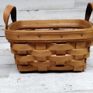 Vintage Kleiner Longaberger Korb / 1999 signierter Longaberger Korb mit Ledergriffen