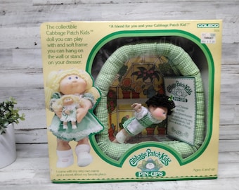 Vintage NOS Cabbage Patch Kids Pin-Ups by Coleco 1983 / Minni Chrissi and her Garden Greenhouse