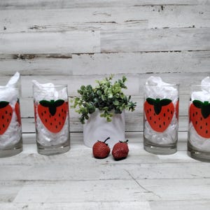Strawberry Drinking Glasses  / Set of 4 Vintage Strawberry Glasses / Vintage Indiana Glass Tumblers