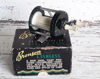 Vintage Bronson “Lashless” Level Winding Casting Reel # 1710 Green in Color with Wrench