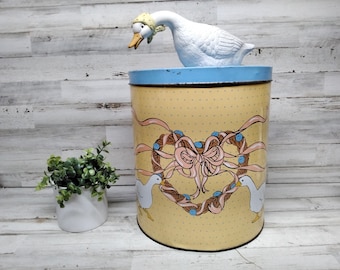 Vintage 1980s Duck Tin with Hearts. / Vintage Duck Kitchen Decor  / Vintage Hearts & Duck Decor  / Empty Tin / Duck Duck Goose Decor