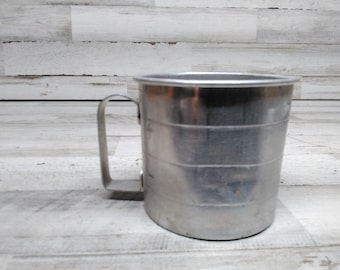Taza medidora de aluminio vintage de una taza Tazas medidoras de aluminio