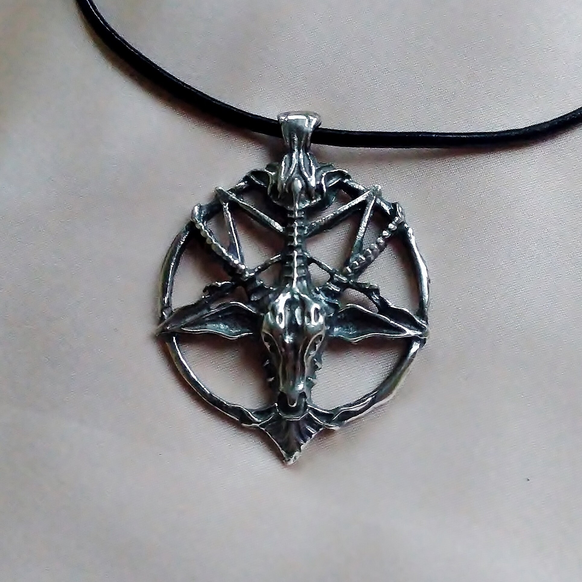 Ciondolo Collana Baphomet Testa Di Capra Occulto + Borsa Regalo - Ziggy Gifts