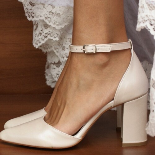 ankle strap pumps block heel
