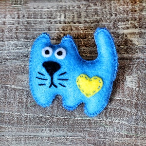 Cat Felt Brooch, cute animal brooch, small kids Teens gift, blue cat pin, cat owner Lover gift