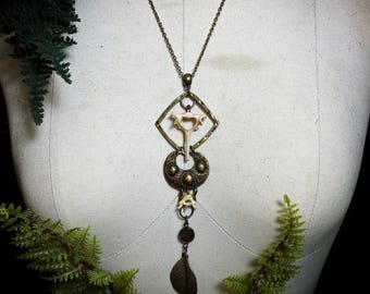 Collana d'ossa / collana con vertebre di procione/ratto muschiato e conchiglia labiata nera / collana da strega / gioielli d'ossa