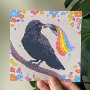 Impression d'art de corbeau de la fierté | Art mural LGBTQ, décoration de chambre fierté drapeau du progrès, corvidés, fierté trans