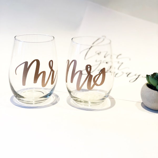 Mr & Mrs Wine glasses | Wedding gift | Wine Glasses | Personalized Wine Glasses | 20oz Wine Glass | Engagement Gift | Bridal Shower Gift