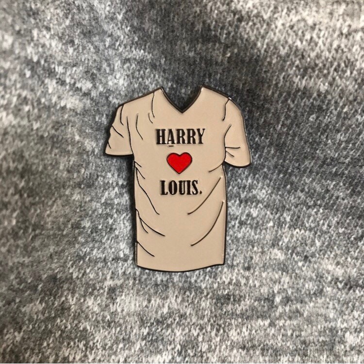 Harry / Louis T-Shirt Enamel Pin