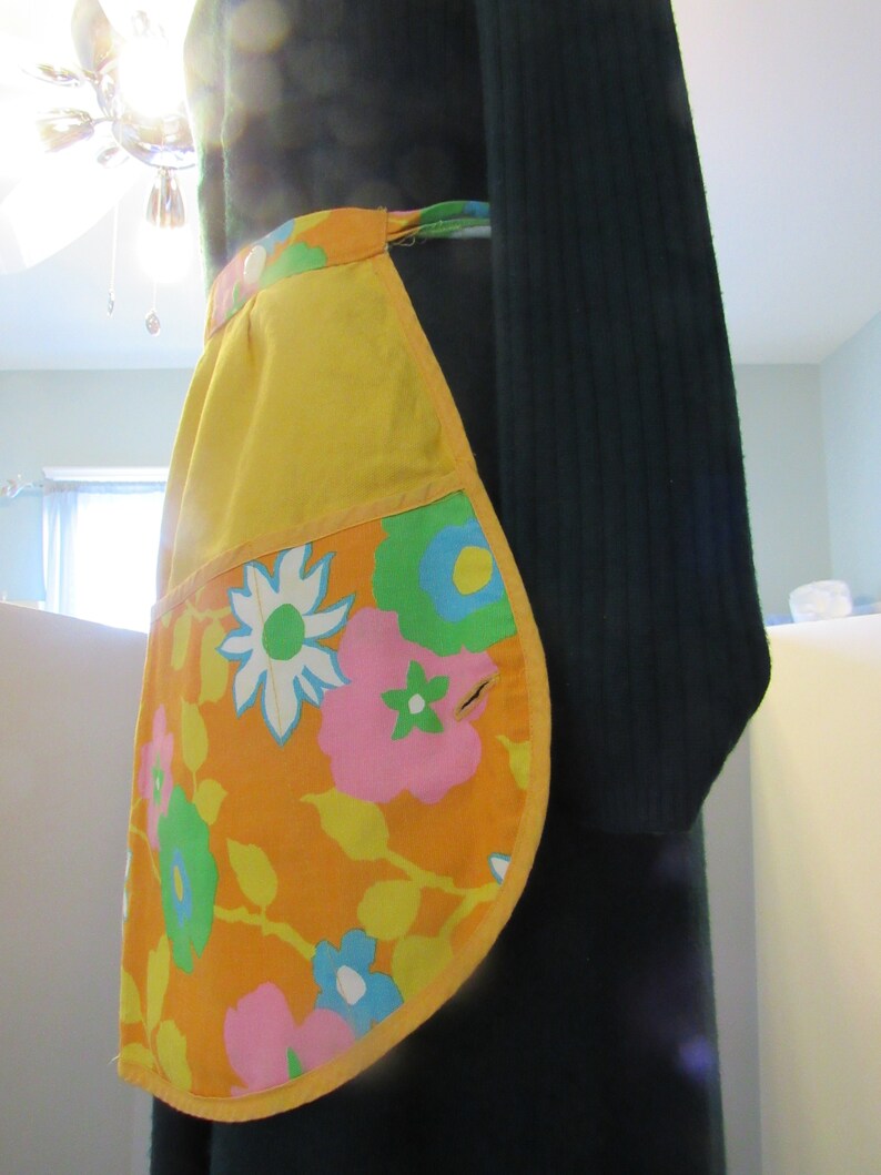 mid century colors 4 large Pockets 3777 Green,Orange Free Shipping In USA Vintage Half Apron Yellow White Flowers