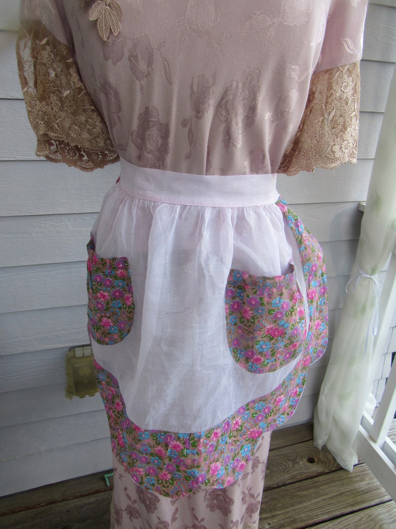 Free Shipping In USA Vintage  Half Apron  Pink Semi Sheer Fabric 2 Pockets Cotton Fabric Floral Motif Accents  4250