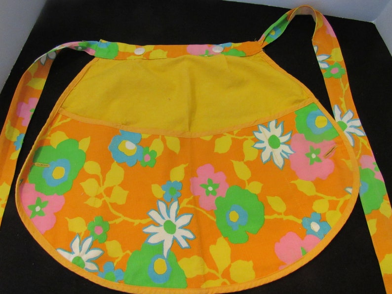 mid century colors 4 large Pockets 3777 Green,Orange Free Shipping In USA Vintage Half Apron Yellow White Flowers