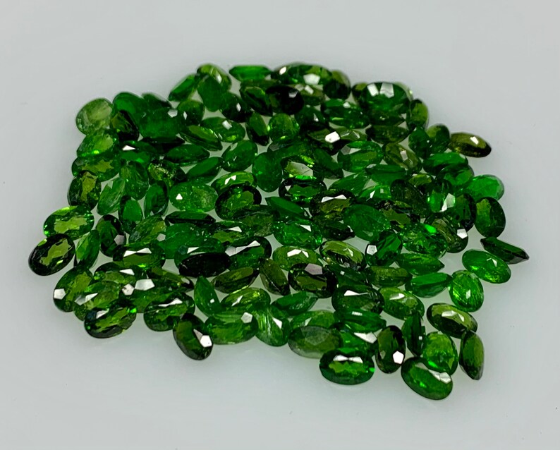 Natural AA quality Chrome Diopside 6x4mm oval faceted gemstone