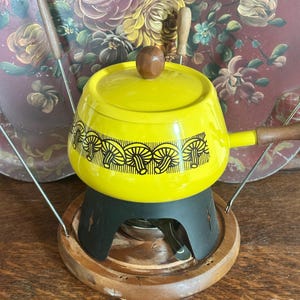 Vintage 1970s Gold Enamelware Gailstyn Fondue Pot With Mushroom Design, Retro Fondue Set Gail Craft