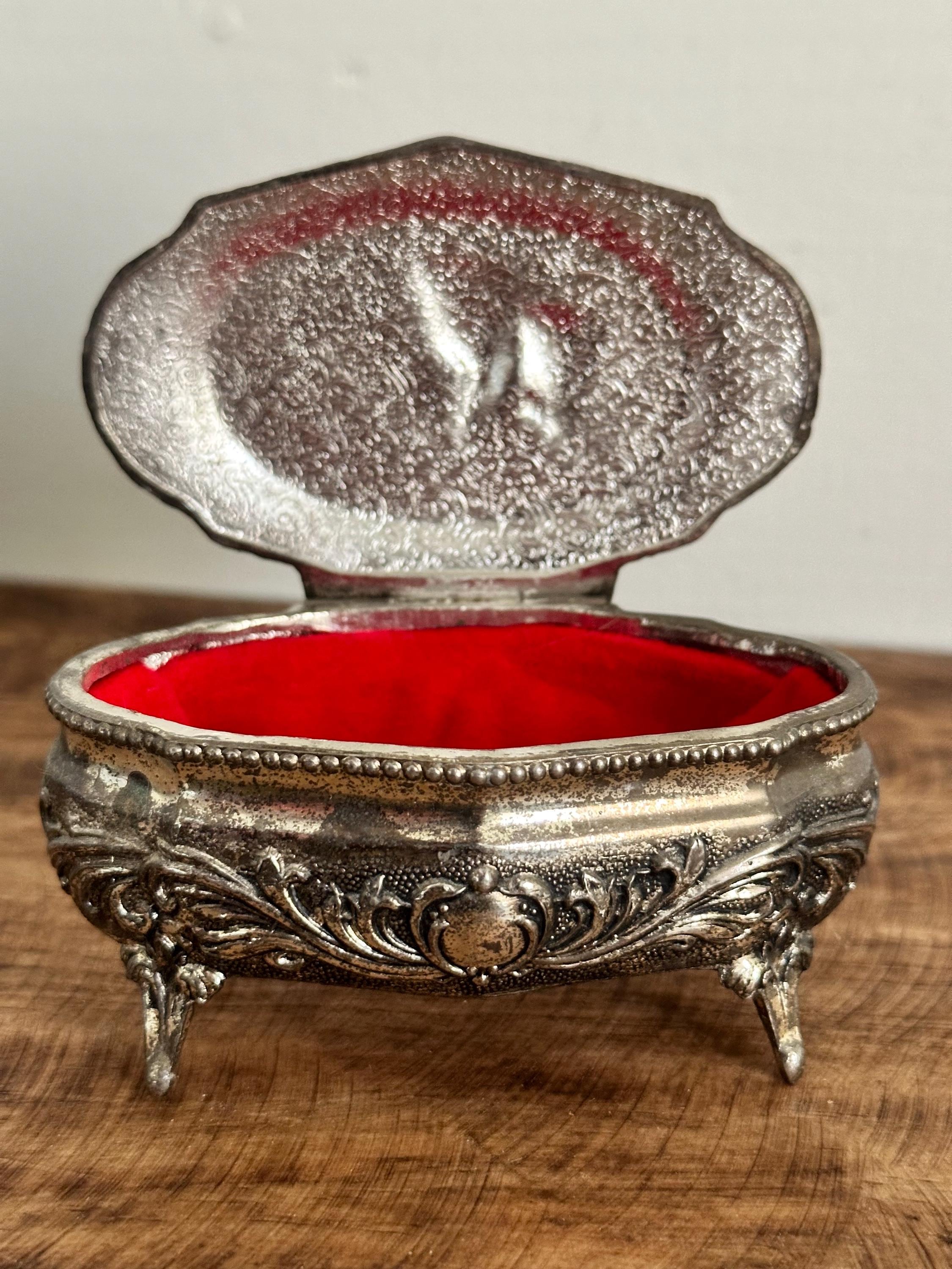 アンティーク純銀ジュエリーボックス 手彫り装飾 ヴィンテージ 317g Vintage Silver Plated Footed Jewelry Box Japan Embossed Silver