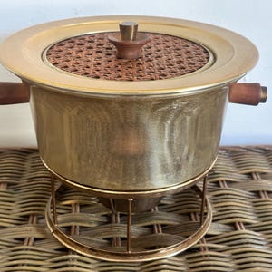 Vintage Georges Briard Gold Metal Wicker Wooden Chafing Dish W/Warming Stand & Pyrex Liner Mid-Century Brass