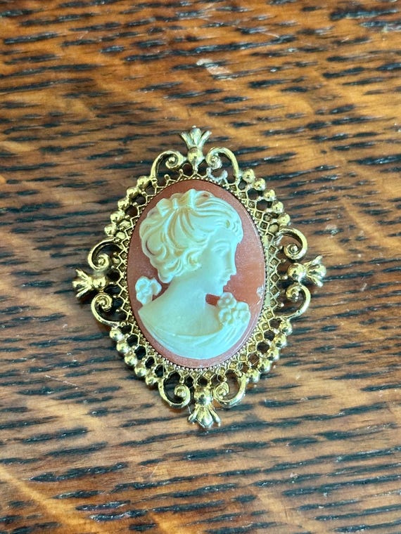 Vintage Signed Avon Cameo Gold Tone Perfume Locket Brooch Pin