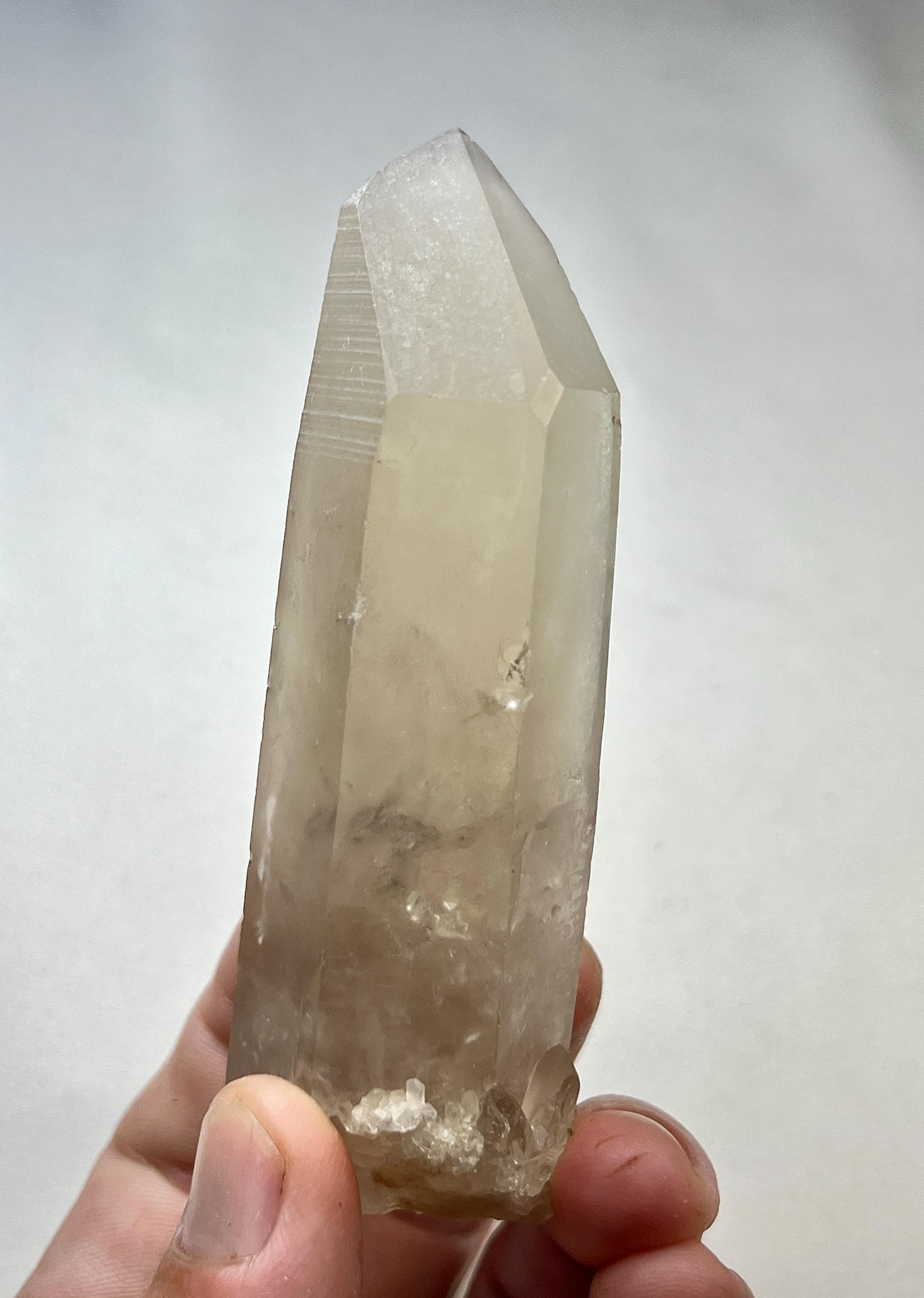 pointe en Quartz Fumé brut du Brésil - Minéraux et chakras
