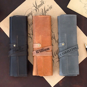 Astuccio portapenne in pelle personalizzato, astuccio portapenne inciso, astuccio portapenne personalizzato, astuccio portapenne arrotolabile in pelle, regali per artisti, astuccio portapenne