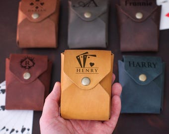 Estuche de cuero para naipes, porta cartas de póker personalizado, regalo para hombre, funda grabada personalizada, organizador de cartas de casino