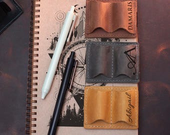 Portalápices personalizado para cuaderno, funda de cuero para bolígrafo, regalos para ella, estuche para bolígrafo personalizado, soporte para bolígrafo grabado, estuche con clip para cuaderno