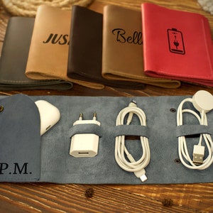 Leder Reiseetui, personalisierte Kordelrolle, Kabel-Organizer mit Gravur, Leder Geschenke für Ihn, Ladegerät Wrap Aufbewahrung, Trauzeugen Geschenk