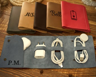 Étui de voyage en cuir, rouleau de cordon personnalisé, organisateur de câble gravé, cadeaux en cuir pour lui, stockage d'enveloppe de chargeur, cadeau de garçons d'honneur